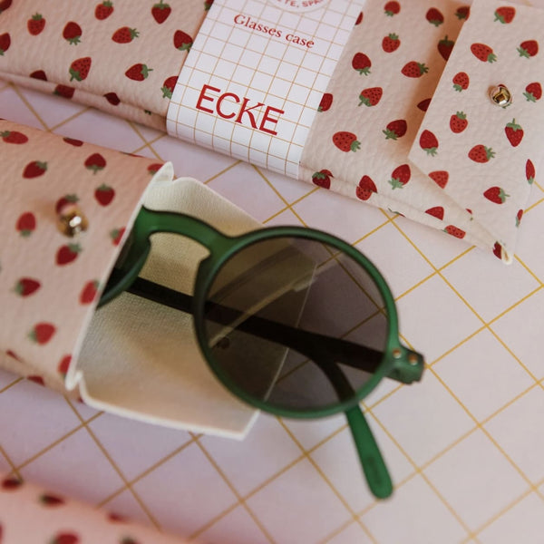 Brillenetui, Ecke