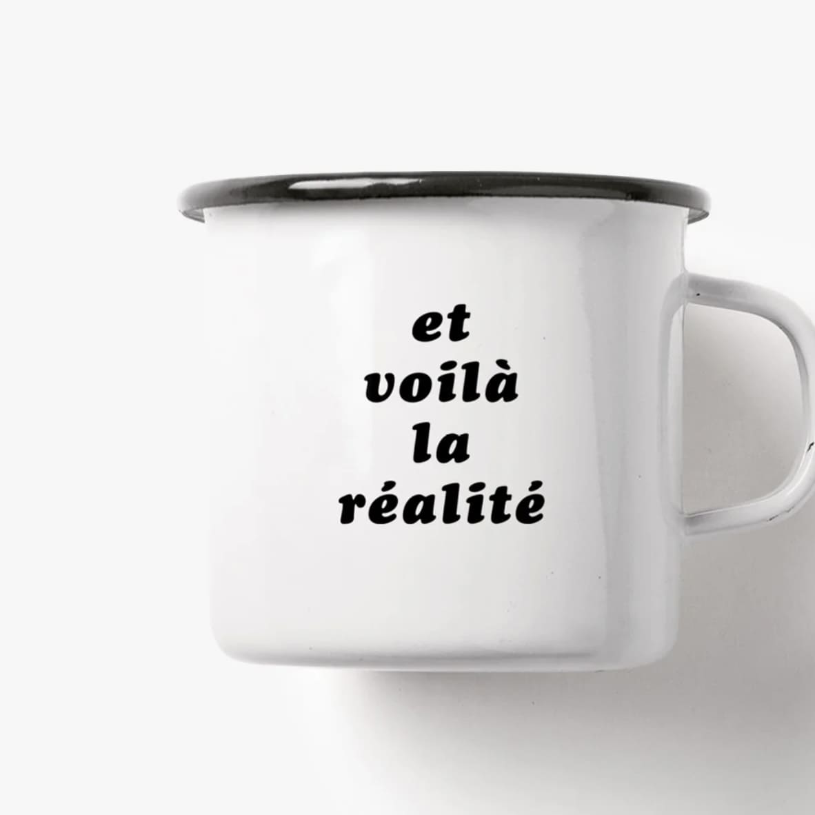 Emaille Tasse „réalité“, Typealive