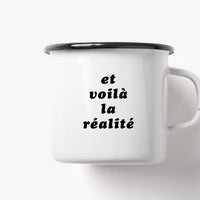 Emaille Tasse „réalité“, Typealive