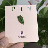 Pin Emaille „Alocasia Frydek“, plantyintroverts